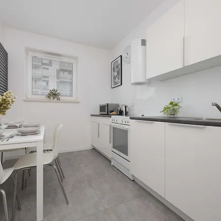 Διαμέρισμα Blue In With Desk For Remote Work And Parking By Renters