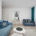 Blue In With Desk For Remote Work And Parking By Renters Apartamento