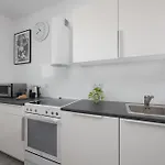 Blue In With Desk For Remote Work And Parking By Renters Apartamento *