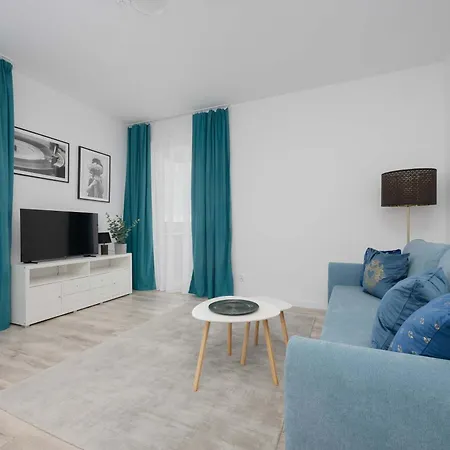 Blue In With Desk For Remote Work And Parking By Renters Apartmán Varšava