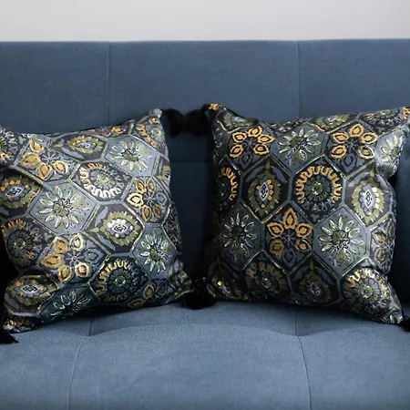 アパート Blue In With Desk For Remote Work And Parking By Renters