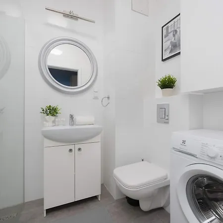 Apartmán Blue In With Desk For Remote Work And Parking By Renters Varšava