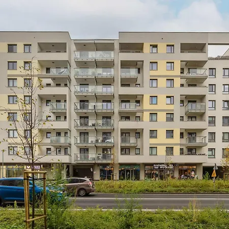 Blue In With Desk For Remote Work And Parking By Renters ワルシャワ