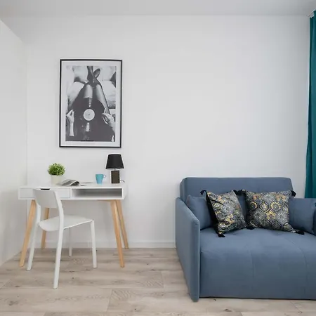 Апартаменты Blue In With Desk For Remote Work And Parking By Renters Варшава